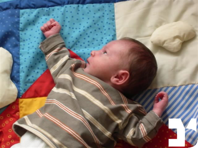 Parenti - Julian - 20040928 - 1 mese - 134-MAT.JPG